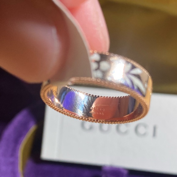 GUCCI ICON BLOOMS 18K PINK/ROSE GOLD WHITE ENAMEL RING - Picture 3 of 8